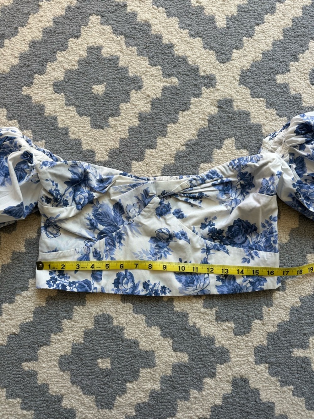 NWT! Abercrombie & Fitch White and Blue Floral TOP, Large - Picture 6 of 9